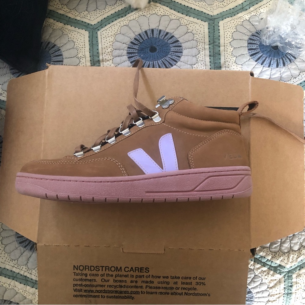 Vega Roraima Nubuck Shoes—Size 8